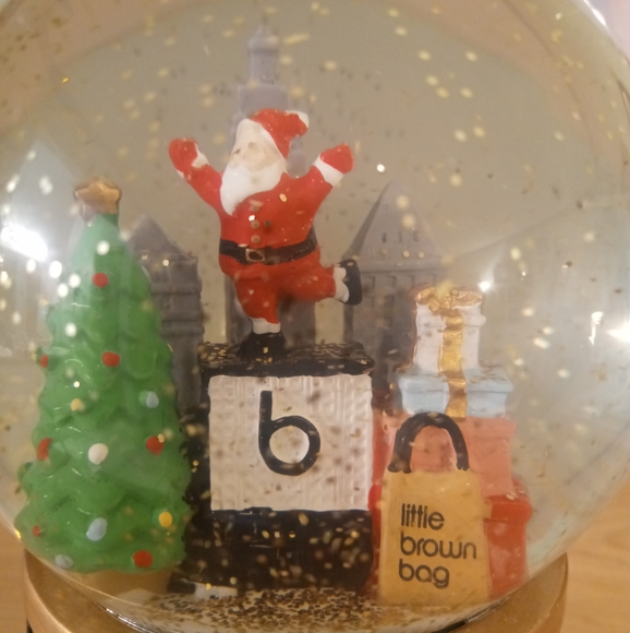 Bloomingdale's Musical Christmas Snow Globe plays to the tune "Jingle Bells" - Picture 5 of 9